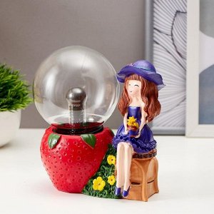 Плазменный шар "Девочка с клубничкой" 14х9х16 см