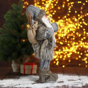 Дед Мороз "В сером костюме с лыжами" 23х45 см