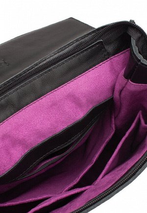 Рюкзак Ткань: Натуральная кожа
 Год: 2019
 Страна: Россия
Легкий и удобный рюкзак в стиле casual из натуральной кожи. Имеет две регулируемые отстегивающиеся лямки и дополнительный ремешок сверху. Може