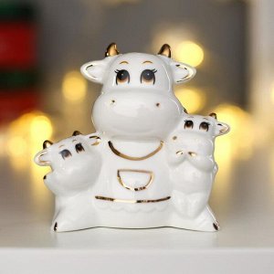 Сувенир керамика "Мама-коровка с телятами" белая с золотом 7,9х4,5х8,8 см