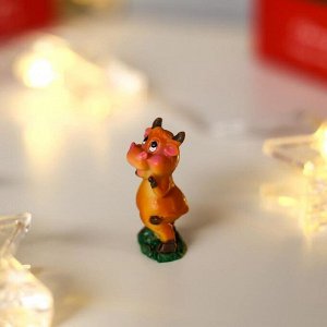Фигурка полистоун «Бычок Карамелька на лужайке», 4x2x1.8 см, МИКС