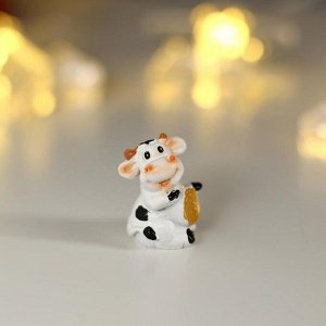 Фигурка полистоун «Бычок Зефир с деньгами», 4x3.2x2.8 см, МИКС