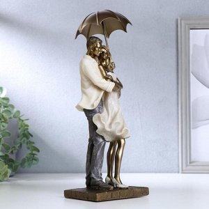 Сувенир полистоун романтика "Прогулка под зонтом" беж 30,5х9х11 см