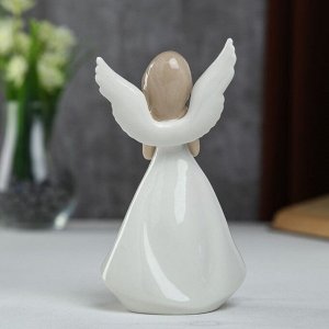 Сувенир керамика "Девушка-ангел с рисунком на крыльях в белом платье с голубем" 16х6х9 см