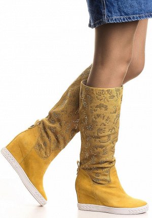 Сапоги Страна производитель: Китай
Вид обуви: Сапоги
Размер женской обуви x: 36
Полнота обуви: Тип «F» или «Fx»
Цвет: Желтый
Материал верха: Замша
Материал подкладки: Байка
Форма мыска/носка: Закругле