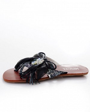 Шлепки Страна производитель: Турция
Вид обуви: Шлепанцы
Размер женской обуви x: 36
Полнота обуви: Тип «F» или «Fx»
Материал верха: Натуральная кожа
Стиль: Повседневный
Цвет: Черный
Форма мыска/носка: 