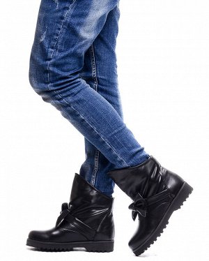 Полусапоги Страна производитель: Китай
Вид обуви: Полусапоги
Сезон: Весна/осень
Размер женской обуви x: 35
Полнота обуви: Тип «F» или «Fx»
Цвет: Черный
Материал верха: Искусственная кожа
Материал подк