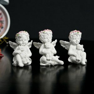 Сувенир полистоун "Ангел-карапуз в розовом венке с мишкой" МИКС 5.8х4.4х3.8 см