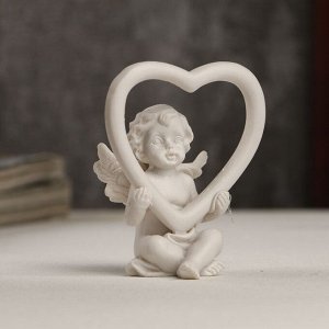 Сувенир полистоун "Белоснежный ангелочек с сердцем" 6,4х5,1х4,5 см
