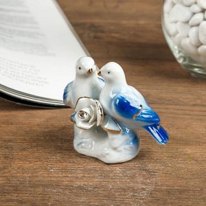 Сувенир керамика "Два голубя на камне с розой" синий, страза 4,5х6,5х8,6 см