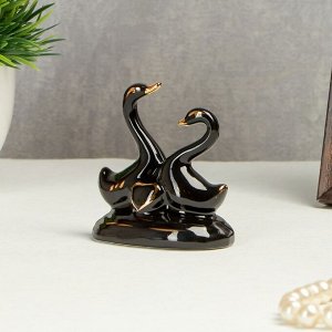 Сувенир керамика "Два лебедя в пруду с сердцем" чёрный с золотом 6х6х4 см
