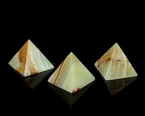 Пирамида из оникса Пакистан (3*3*3см)