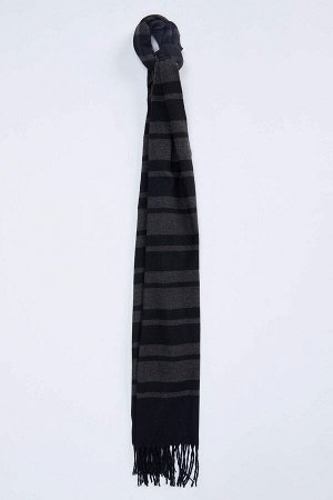 Полосатый шарф с кисточками