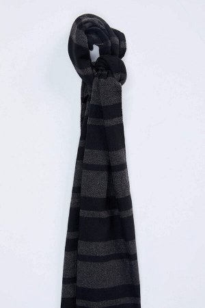 Полосатый шарф с кисточками