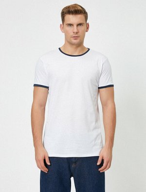 футболка Материал: %100 Хлопок Параметры модели:  рост: 188 cm, грудь: 99, талия: 75, бедра: 95 Надет размер: M