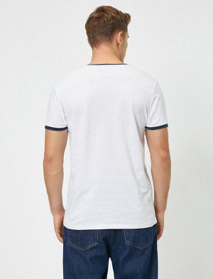 футболка Материал: %100 Хлопок Параметры модели:  рост: 188 cm, грудь: 99, талия: 75, бедра: 95 Надет размер: M