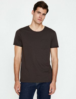футболка Материал: %100 Хлопок Параметры модели: рост: 190 cm, грудь: 75, талия: 45, бедра: 70 Надет размер: M