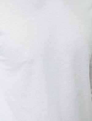 футболка Материал: %100 Хлопок Параметры модели: рост: 188 cm, грудь: 98, талия: 75, бедра: 95 Надет размер: M