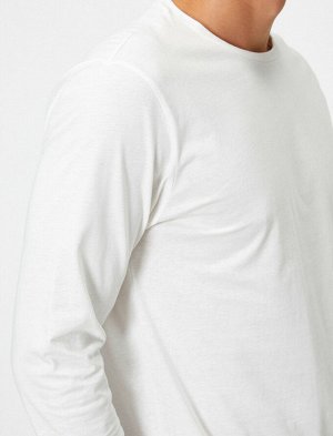 футболка Материал: %100 Хлопок Параметры модели: рост: 188 cm, грудь: 98, талия: 75, бедра: 95 Надет размер: M