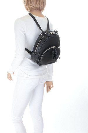 Сумка 29 x 21 x 10 cm  ( высота  x длина  x ширина )  Элегантный рюкзак-трансформер, можно носить как сумочку и как рюкзак, закрывается на  молнию. Снаружи: на передней стенке накладной полукруглый  к