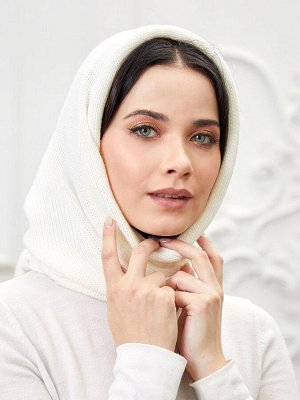 Платок Данная модель похожа на палантин или платок, что делает изделие более универсальным и практичным. Выполнена вязкой простой резинки из теплой меланжевой пряжи. Особенность в том, что косынку мож