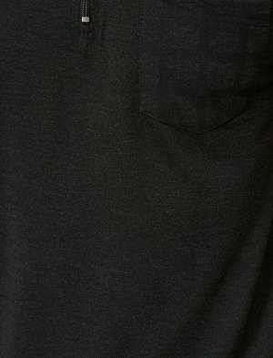 футболка Материал: %65 Полиэстер, %35 вискоз Параметры модели: рост: 188 cm, грудь: 98, талия: 75, бедра: 95 Надет размер: M