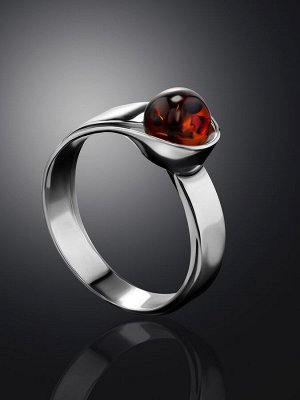 Оригинальное кольцо «Лея» из серебра и коньячного янтаря