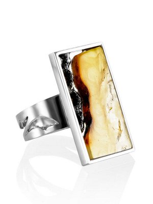 Серебряное прямоугольное кольцо «Модерн» со вставкой пейзажного янтаря, 006307109
