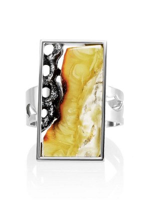 Серебряное прямоугольное кольцо «Модерн» со вставкой пейзажного янтаря, 006307109