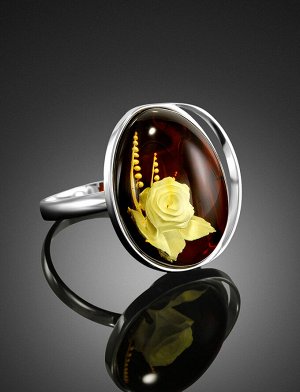 Изысканное кольцо «Элинор» из серебра и натурального янтаря с резьбой, 006301211
