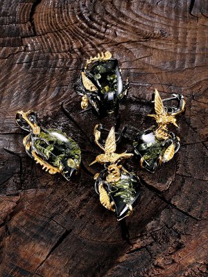 Необычные серьги «Версаль» из зелёного янтаря в золочённом серебре, 010107272