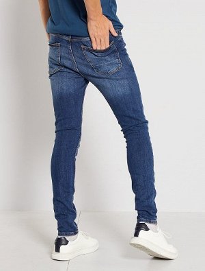 Узкие джинсы со складками