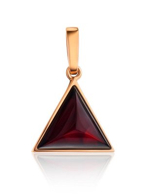 Треугольный кулон «Монблан» из янтаря вишнёвого цвета