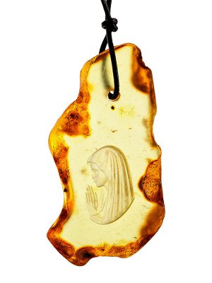 Подвеска из цельного кусочка янтаря с инталией «Девушка в молитве», 004504256