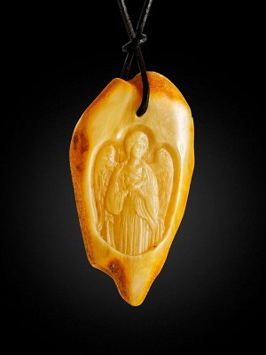 Небольшая подвеска из цельного янтаря, украшенная резьбой «Ангел-Хранитель», 009208025