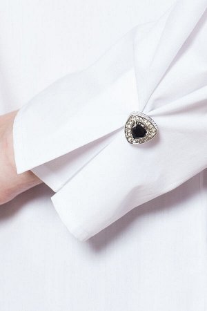 Блузка с женственным рукавом и застежкой на декоративную пуговицу., D29.681