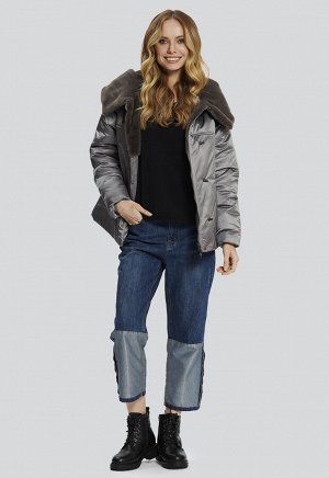 2106 серый Легкая и комфортная утепленная куртка с отделкой из искусственного меха &quot;под кролик&quot; от российского производителя D’imma Fashion Studio.&nbsp;&nbsp;Центральная застежка на молнию 