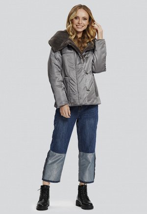 2106 серый Легкая и комфортная утепленная куртка с отделкой из искусственного меха &quot;под кролик&quot; от российского производителя D’imma Fashion Studio.&nbsp;&nbsp;Центральная застежка на молнию 