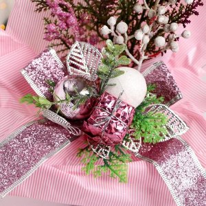 Декор "Новогодние причуды" подарок и веточки, 25 см розовый