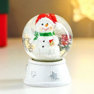 Стеклянный шар "Снеговик в красном колпаке, с подарком" d=4,5 см 6х4,5 см