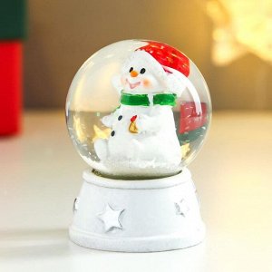Стеклянный шар "Снеговик в красном колпаке, с подарком" d=4,5 см 6х4,5 см