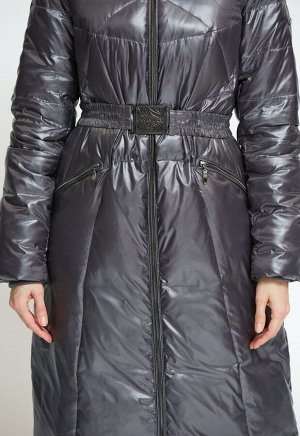 2013 серый Длинное теплое пальто с интересными линиями стежки. Модель дополнена поясом на резинке с декоративной пряжкой.&nbsp;&nbsp;Центральная застежка на молнии.&nbsp;&nbsp;Карманы также&nbsp;&nbsp