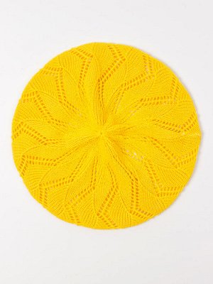 Берет вязаный для девочки, круглая сбоку нашивка, желтый 47см - 50см (1,5-3 лет)
