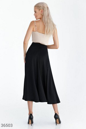 Базовая черная юбка с лаконичным кроем