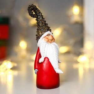 Сувенир полистоун "Дед мороз в шапке-шишке, с подарком" 14,5х5,7х3,6 см