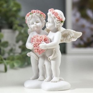 Сувенир полистоун "Ангелочки в розовых веночках с сердцем из роз" 10х8.5х5.5 см