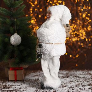 Дед Мороз "В белой шубке, с фонариком" 43 см