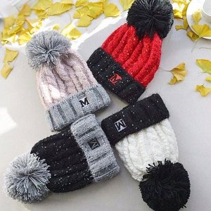Шапка Вязанная шапочка отлично подходит прогулок в прохладное время года и обеспечит Вашему ребёнку тепло и комфорт.