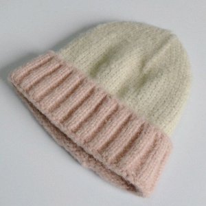 Шапка Вязанная шапочка отлично подходит прогулок в прохладное время года и обеспечит Вашему ребёнку тепло и комфорт