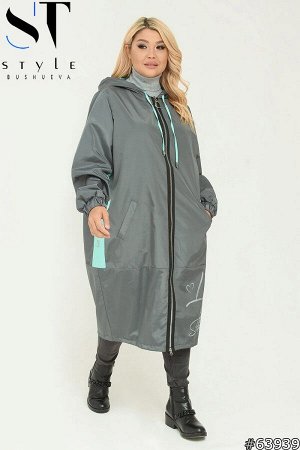 Плащ 63939 Этот великолепный осенний плащ в стиле oversize – настоящая находка для повседневного образа. Оригинальный свободный крой с зауженным низом, застежка на молнию, длинные рукава на манжетах с